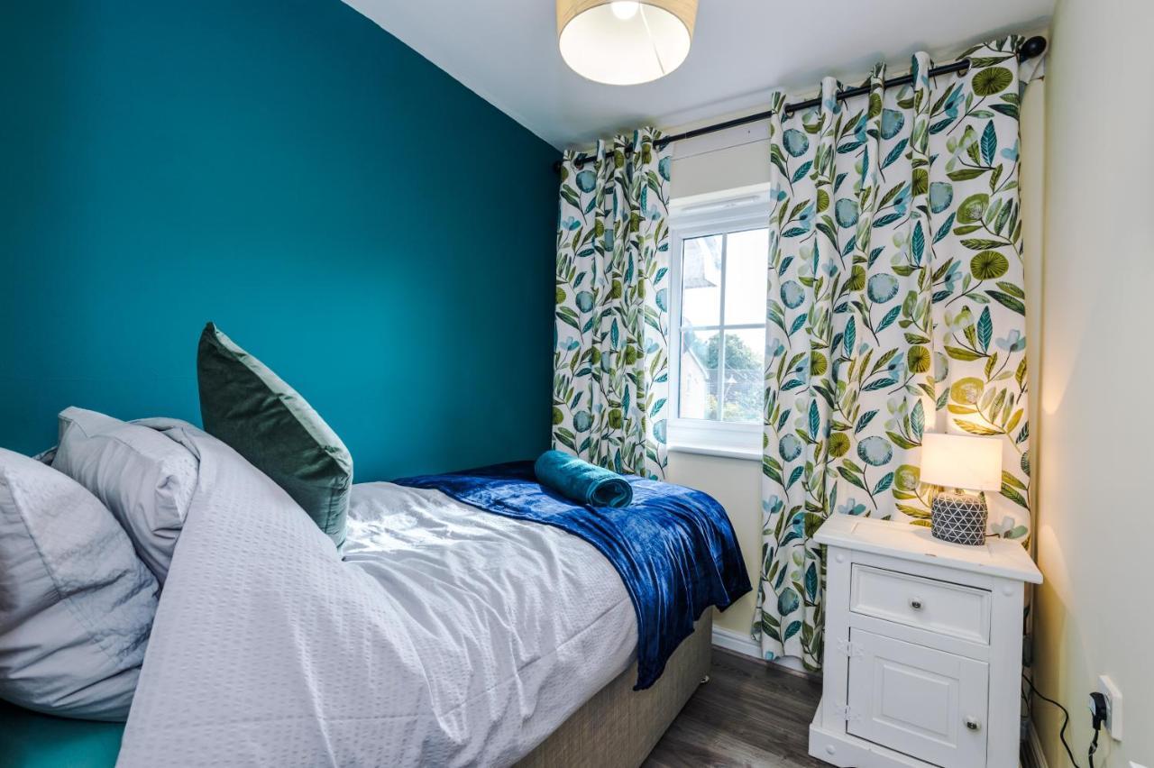 Manchester Comfortable 3 Bedroom House, Free Parking, Wifi & Disneyplus Ворслі Екстер'єр фото