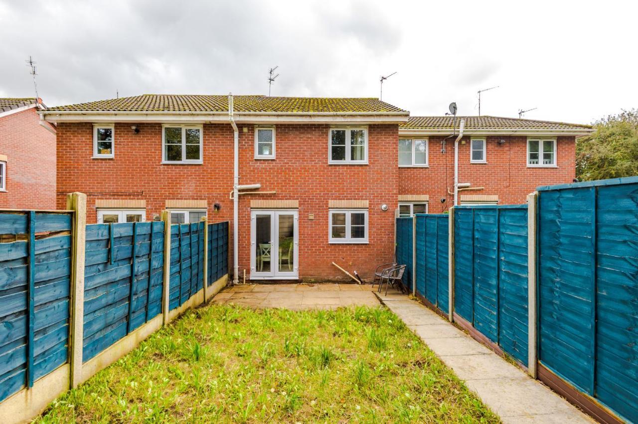 Manchester Comfortable 3 Bedroom House, Free Parking, Wifi & Disneyplus Ворслі Екстер'єр фото