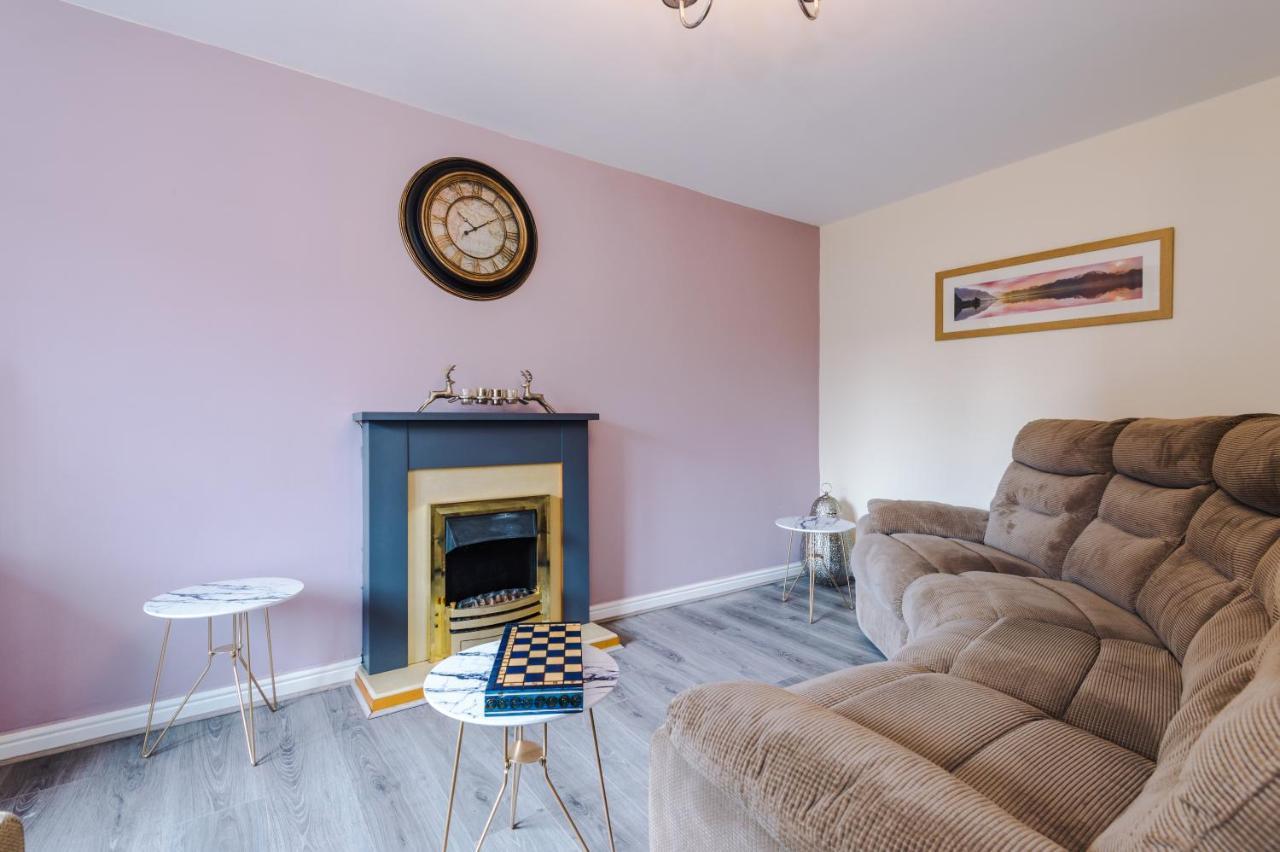 Manchester Comfortable 3 Bedroom House, Free Parking, Wifi & Disneyplus Ворслі Екстер'єр фото